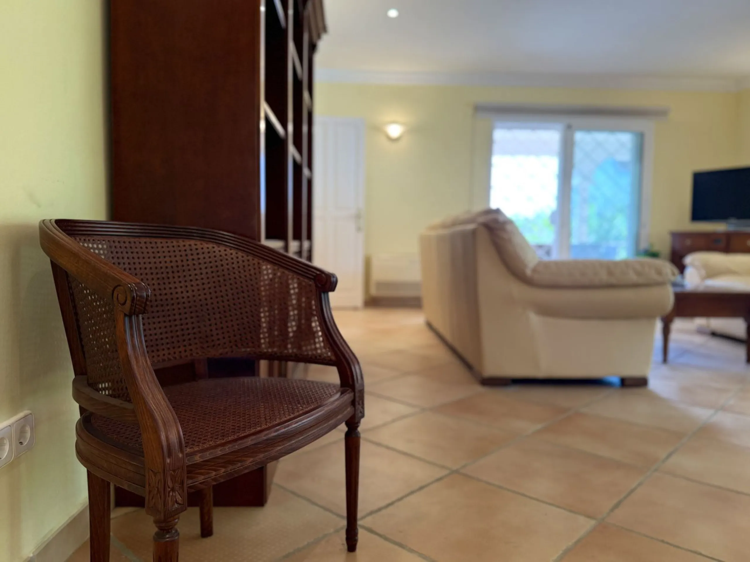 House - Semi-Detached House в продаже в Marbella, Málaga. В доме 3 спален и 3 ванных комнат. Площадь дома 145 м². Площадь участка 354 м²