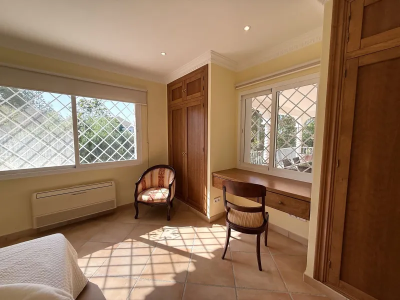 House - Semi-Detached House в продаже в Marbella, Málaga. В доме 3 спален и 3 ванных комнат. Площадь дома 145 м². Площадь участка 354 м²