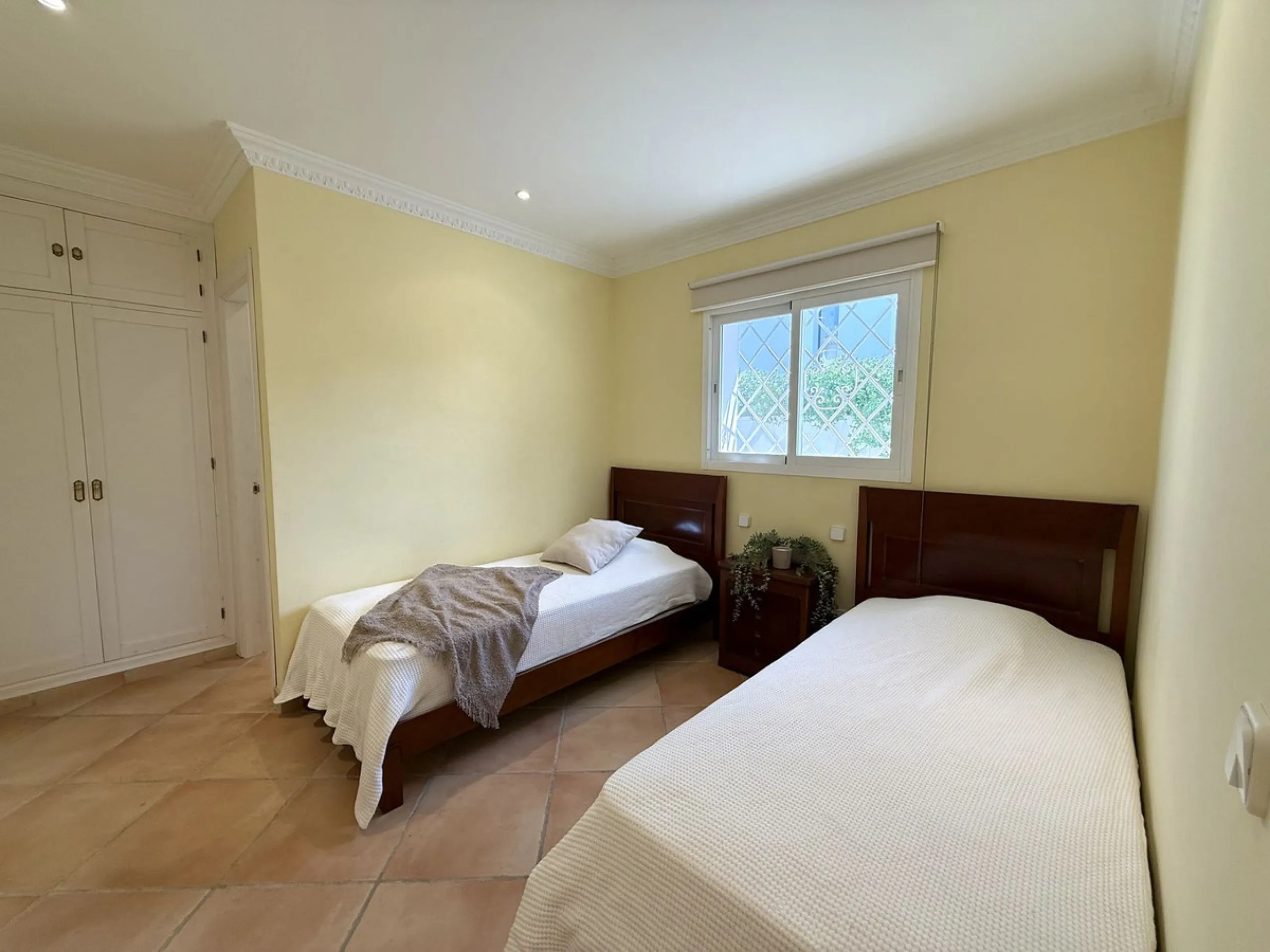 House - Semi-Detached House в продаже в Marbella, Málaga. В доме 3 спален и 3 ванных комнат. Площадь дома 145 м². Площадь участка 354 м²