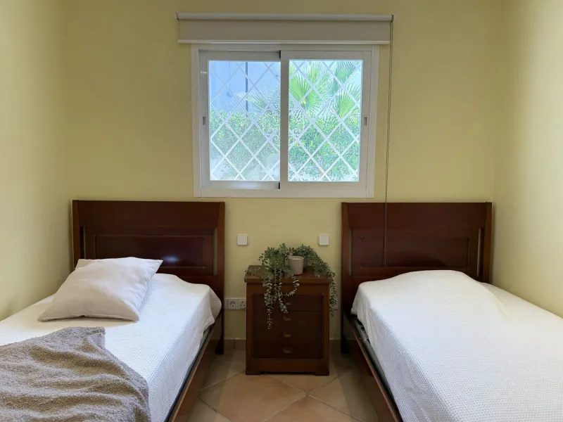 House - Semi-Detached House в продаже в Marbella, Málaga. В доме 3 спален и 3 ванных комнат. Площадь дома 145 м². Площадь участка 354 м²