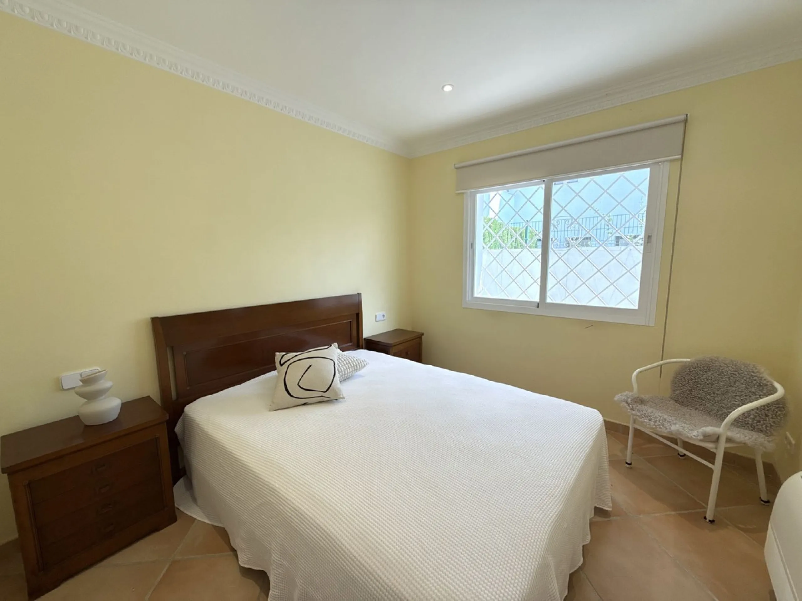 House - Semi-Detached House в продаже в Marbella, Málaga. В доме 3 спален и 3 ванных комнат. Площадь дома 145 м². Площадь участка 354 м²