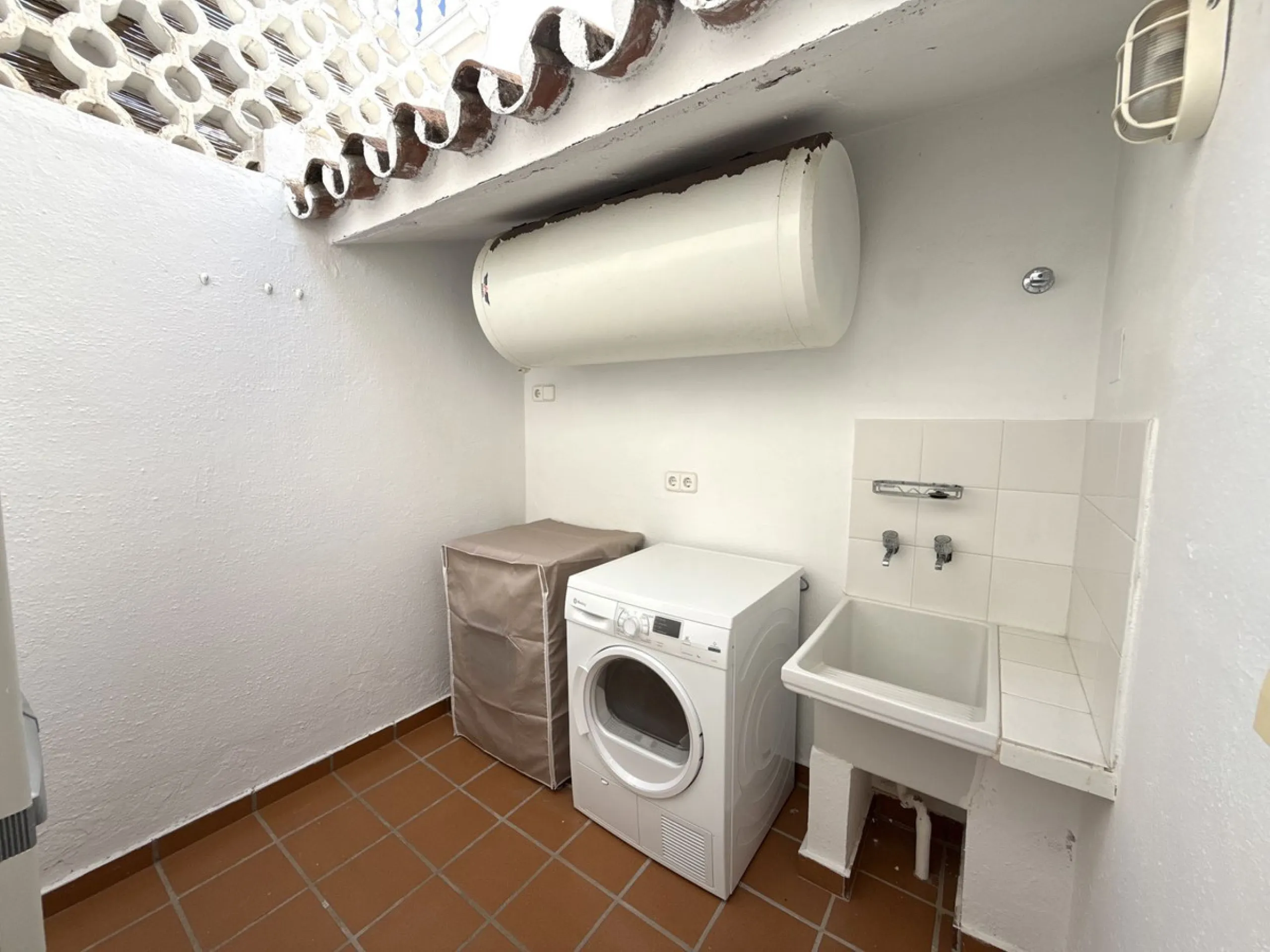 House - Semi-Detached House в продаже в Marbella, Málaga. В доме 3 спален и 3 ванных комнат. Площадь дома 145 м². Площадь участка 354 м²