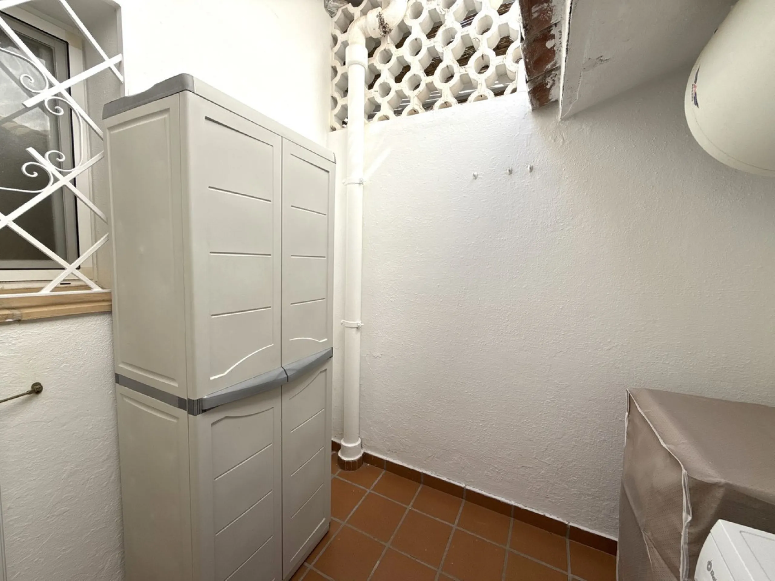 House - Semi-Detached House в продаже в Marbella, Málaga. В доме 3 спален и 3 ванных комнат. Площадь дома 145 м². Площадь участка 354 м²
