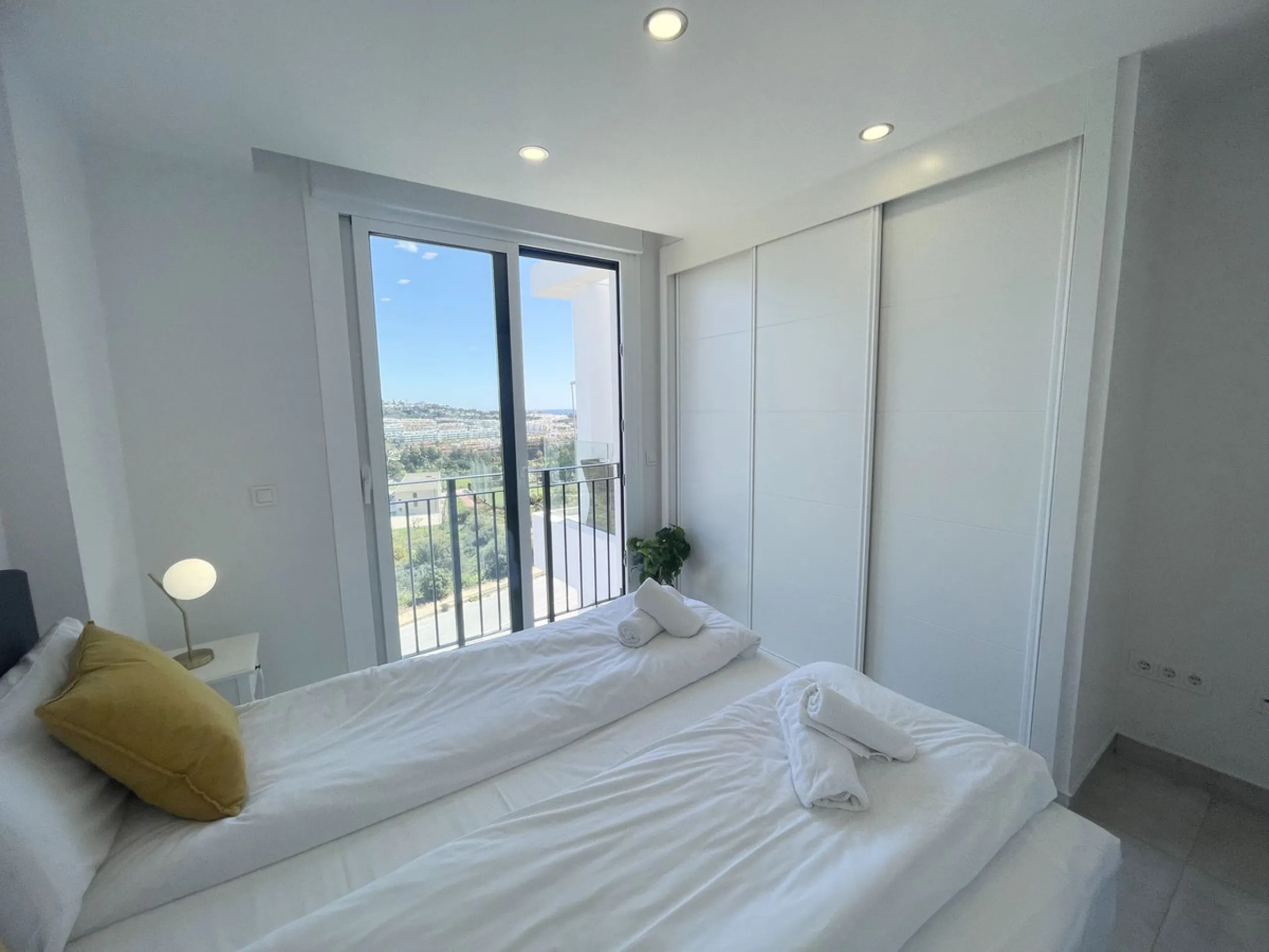 Welcome to this bright and modern corner apartment in the sought-after Las Banderas complex in La Cala de Mijas! The property features 3 bedrooms, 2 bathrooms, and a spacious terrace with stunning mountain and sea views.