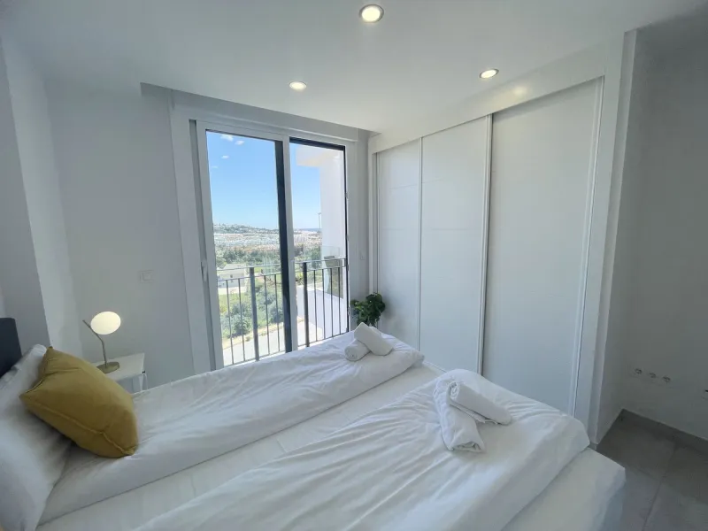 Welcome to this bright and modern corner apartment in the sought-after Las Banderas complex in La Cala de Mijas! The property features 3 bedrooms, 2 bathrooms, and a spacious terrace with stunning mountain and sea views.