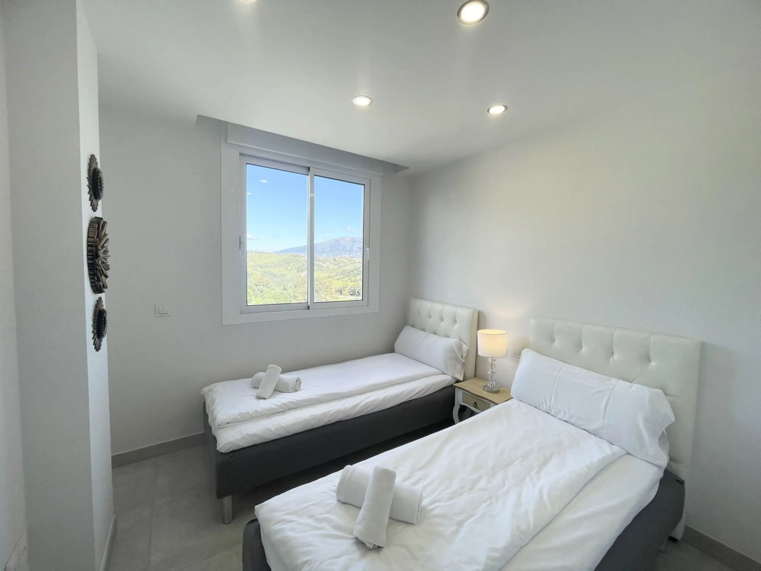 Welcome to this bright and modern corner apartment in the sought-after Las Banderas complex in La Cala de Mijas! The property features 3 bedrooms, 2 bathrooms, and a spacious terrace with stunning mountain and sea views.