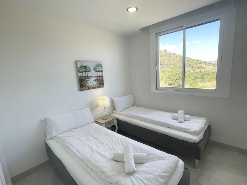 Welcome to this bright and modern corner apartment in the sought-after Las Banderas complex in La Cala de Mijas! The property features 3 bedrooms, 2 bathrooms, and a spacious terrace with stunning mountain and sea views.
