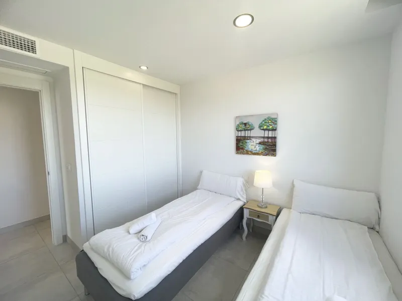 Welcome to this bright and modern corner apartment in the sought-after Las Banderas complex in La Cala de Mijas! The property features 3 bedrooms, 2 bathrooms, and a spacious terrace with stunning mountain and sea views.