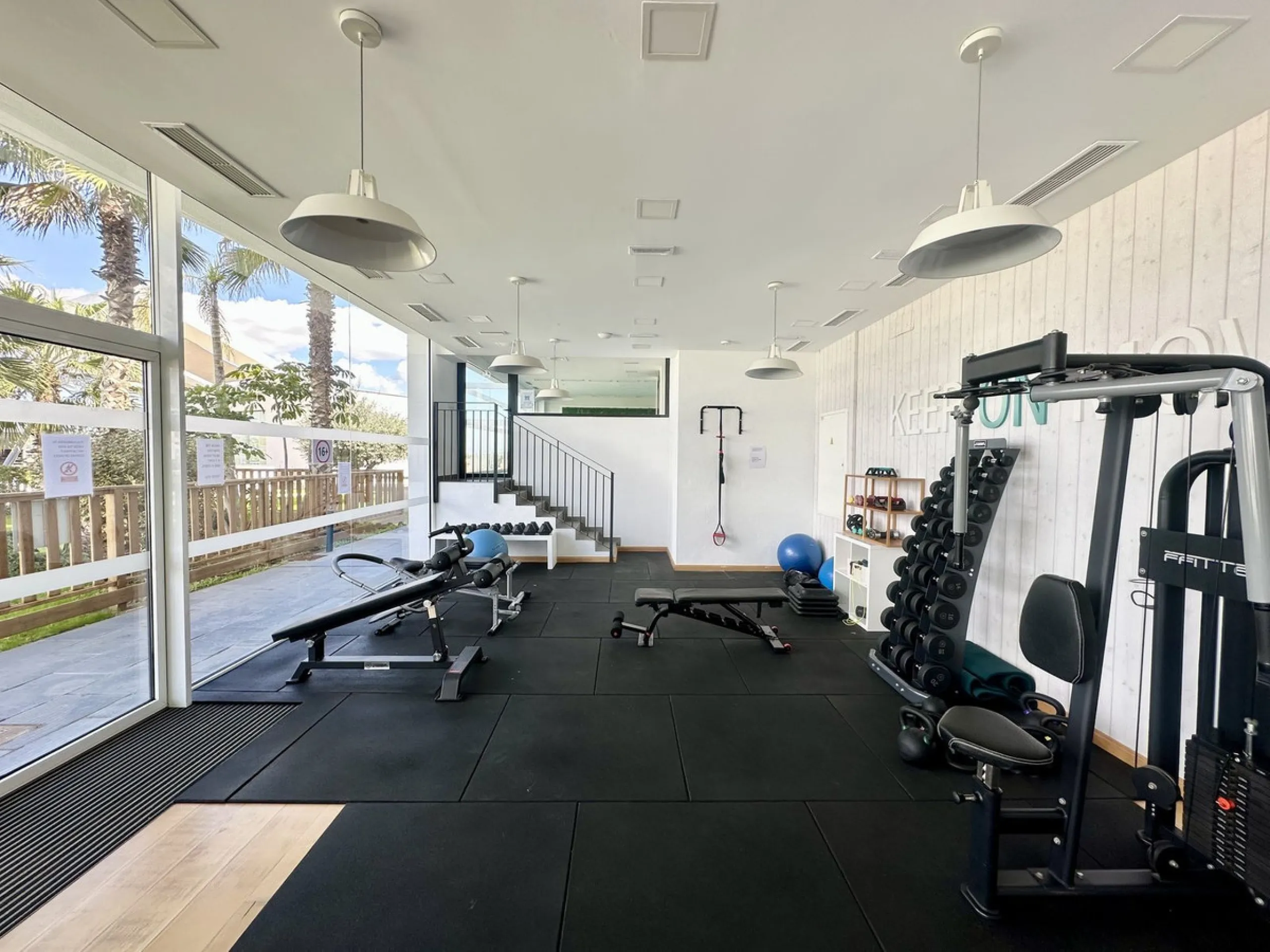 Welcome to this bright and modern corner apartment in the sought-after Las Banderas complex in La Cala de Mijas! The property features 3 bedrooms, 2 bathrooms, and a spacious terrace with stunning mountain and sea views.