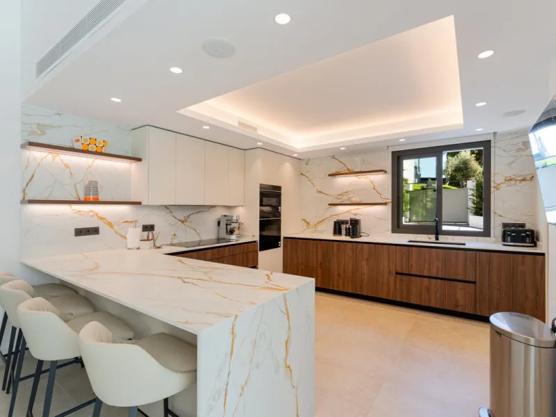 Elegant contemporary five bedroom villa for sale in the highly desirable neighbourhood of La Cerquilla, Nueva Andalucía. Renovated in 2025, this villa offers modern luxury living, functional design and elegant interior detailing.