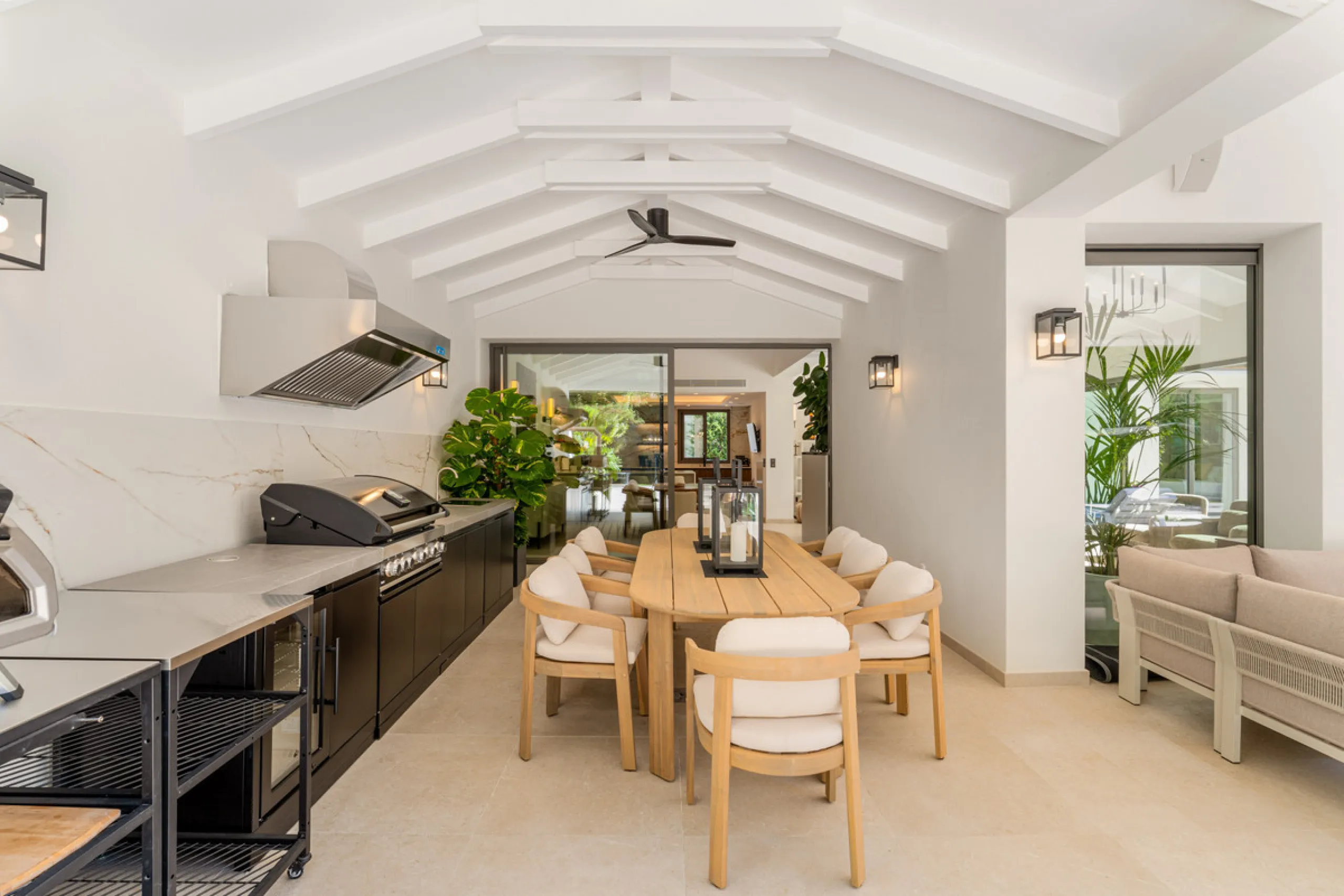 Elegant contemporary five bedroom villa for sale in the highly desirable neighbourhood of La Cerquilla, Nueva Andalucía. Renovated in 2025, this villa offers modern luxury living, functional design and elegant interior detailing.