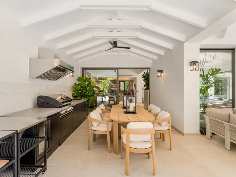 Elegant contemporary five bedroom villa for sale in the highly desirable neighbourhood of La Cerquilla, Nueva Andalucía. Renovated in 2025, this villa offers modern luxury living, functional design and elegant interior detailing.