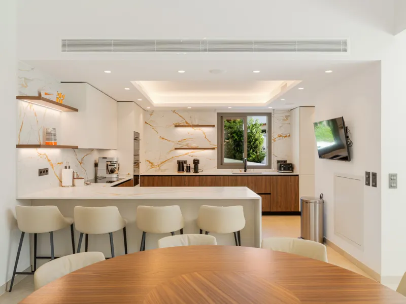 Elegant contemporary five bedroom villa for sale in the highly desirable neighbourhood of La Cerquilla, Nueva Andalucía. Renovated in 2025, this villa offers modern luxury living, functional design and elegant interior detailing.