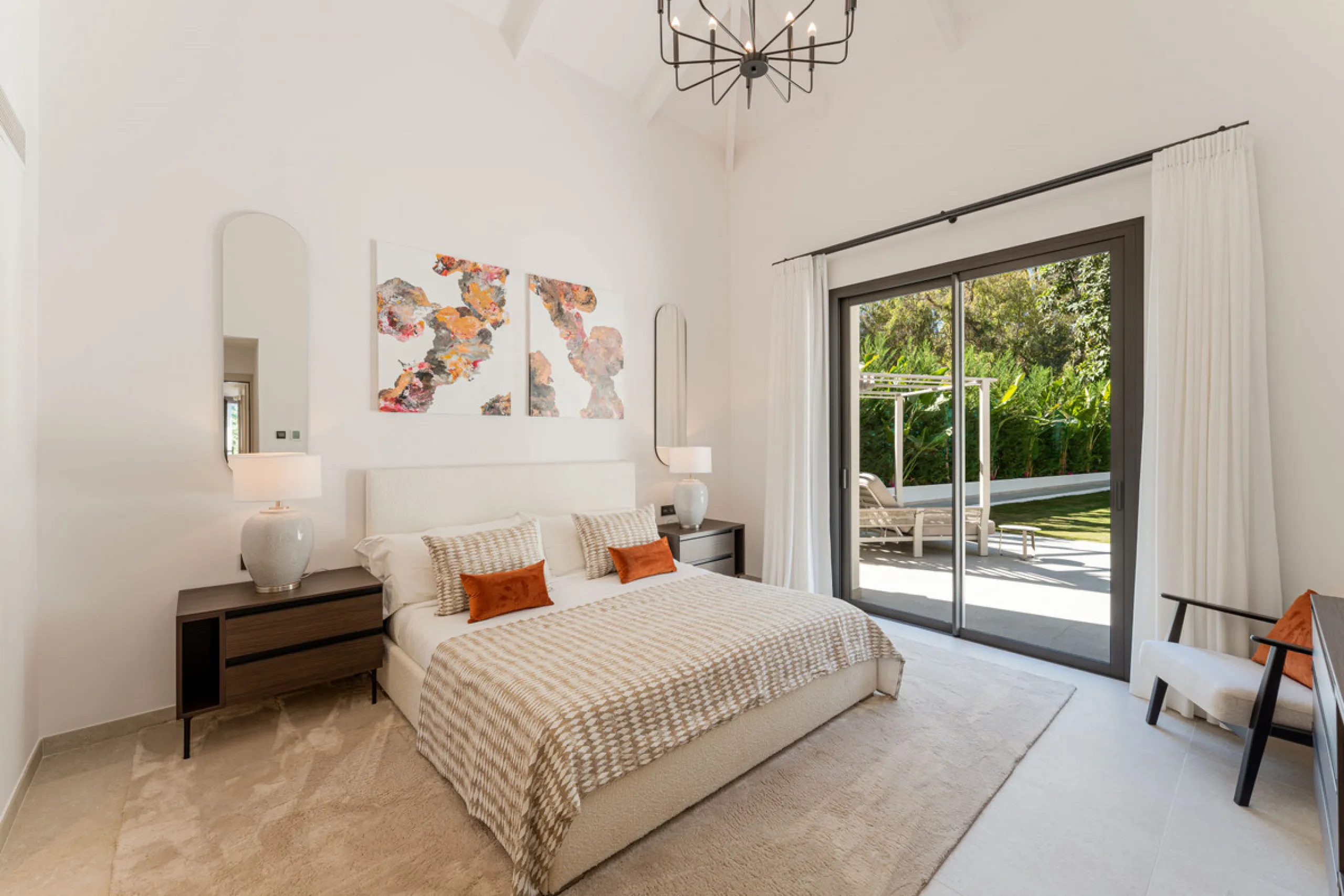 Elegant contemporary five bedroom villa for sale in the highly desirable neighbourhood of La Cerquilla, Nueva Andalucía. Renovated in 2025, this villa offers modern luxury living, functional design and elegant interior detailing.