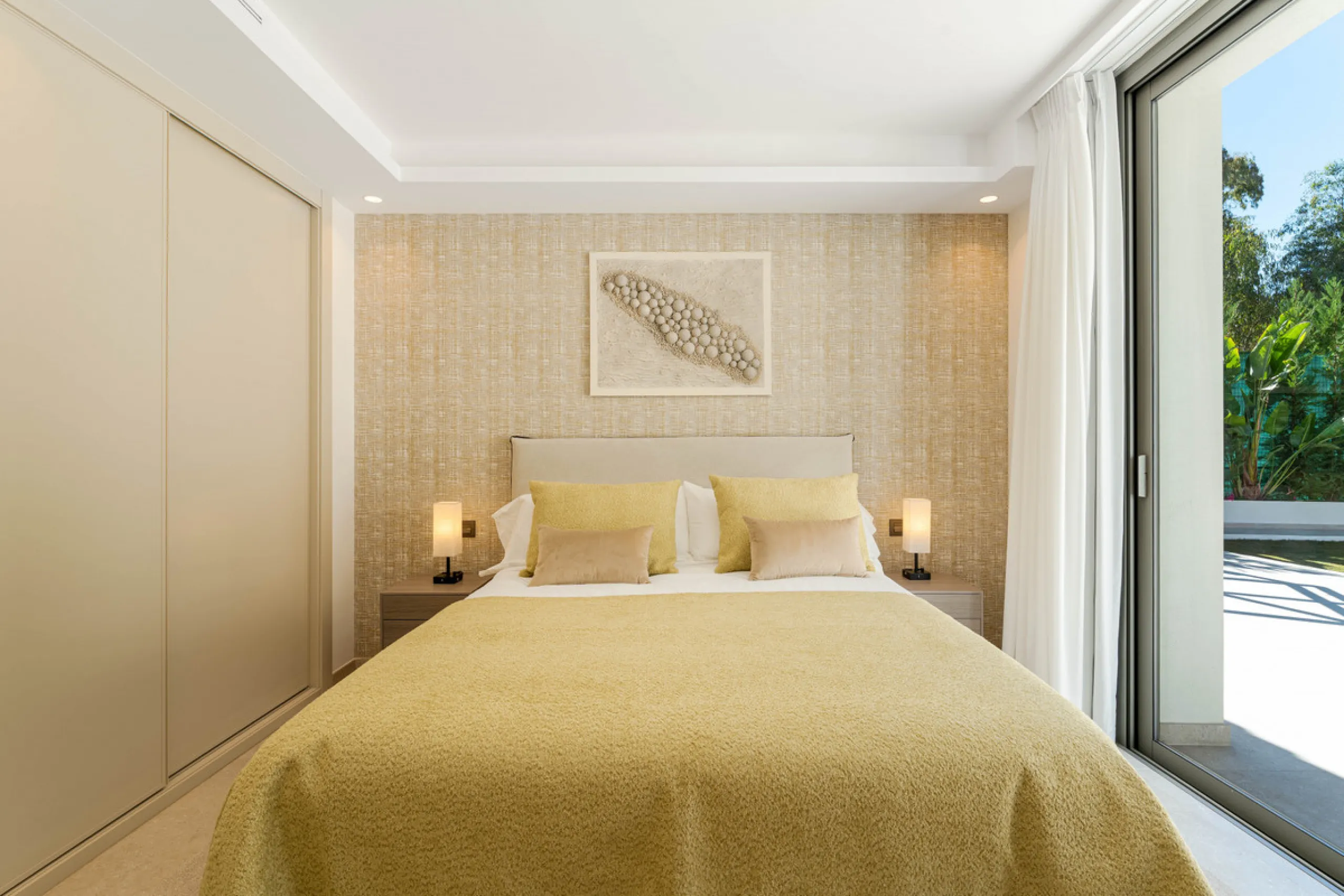Elegant contemporary five bedroom villa for sale in the highly desirable neighbourhood of La Cerquilla, Nueva Andalucía. Renovated in 2025, this villa offers modern luxury living, functional design and elegant interior detailing.