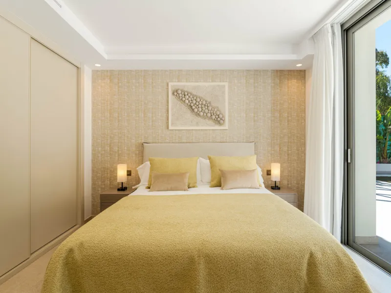 Elegant contemporary five bedroom villa for sale in the highly desirable neighbourhood of La Cerquilla, Nueva Andalucía. Renovated in 2025, this villa offers modern luxury living, functional design and elegant interior detailing.