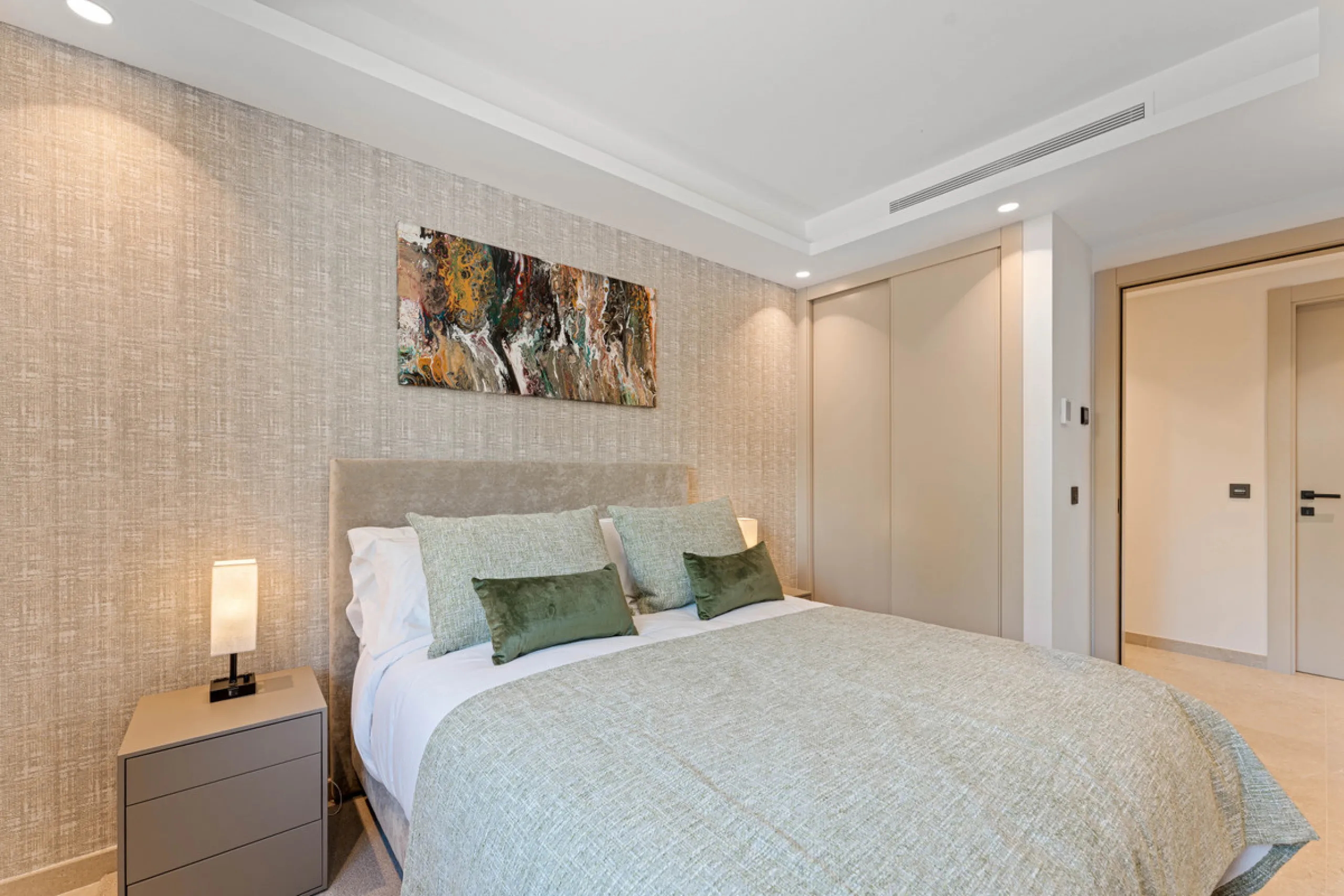 Elegant contemporary five bedroom villa for sale in the highly desirable neighbourhood of La Cerquilla, Nueva Andalucía. Renovated in 2025, this villa offers modern luxury living, functional design and elegant interior detailing.