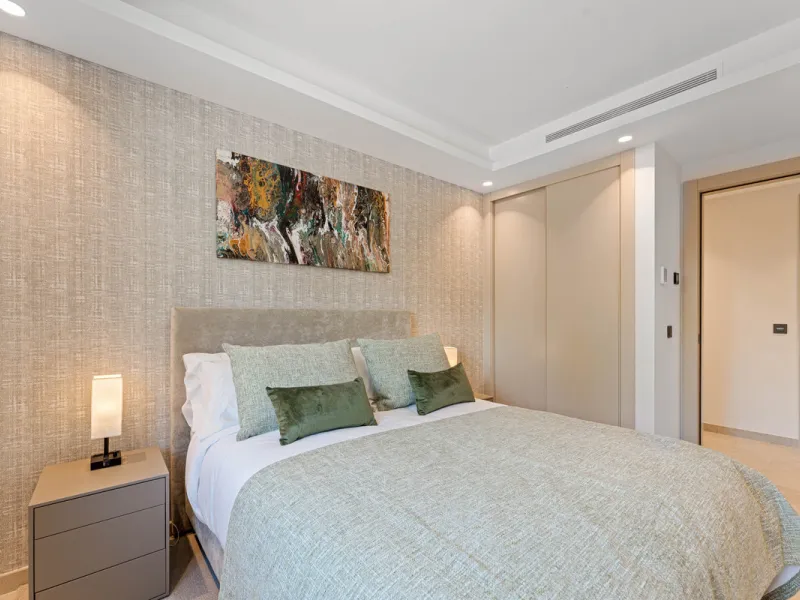 Elegant contemporary five bedroom villa for sale in the highly desirable neighbourhood of La Cerquilla, Nueva Andalucía. Renovated in 2025, this villa offers modern luxury living, functional design and elegant interior detailing.
