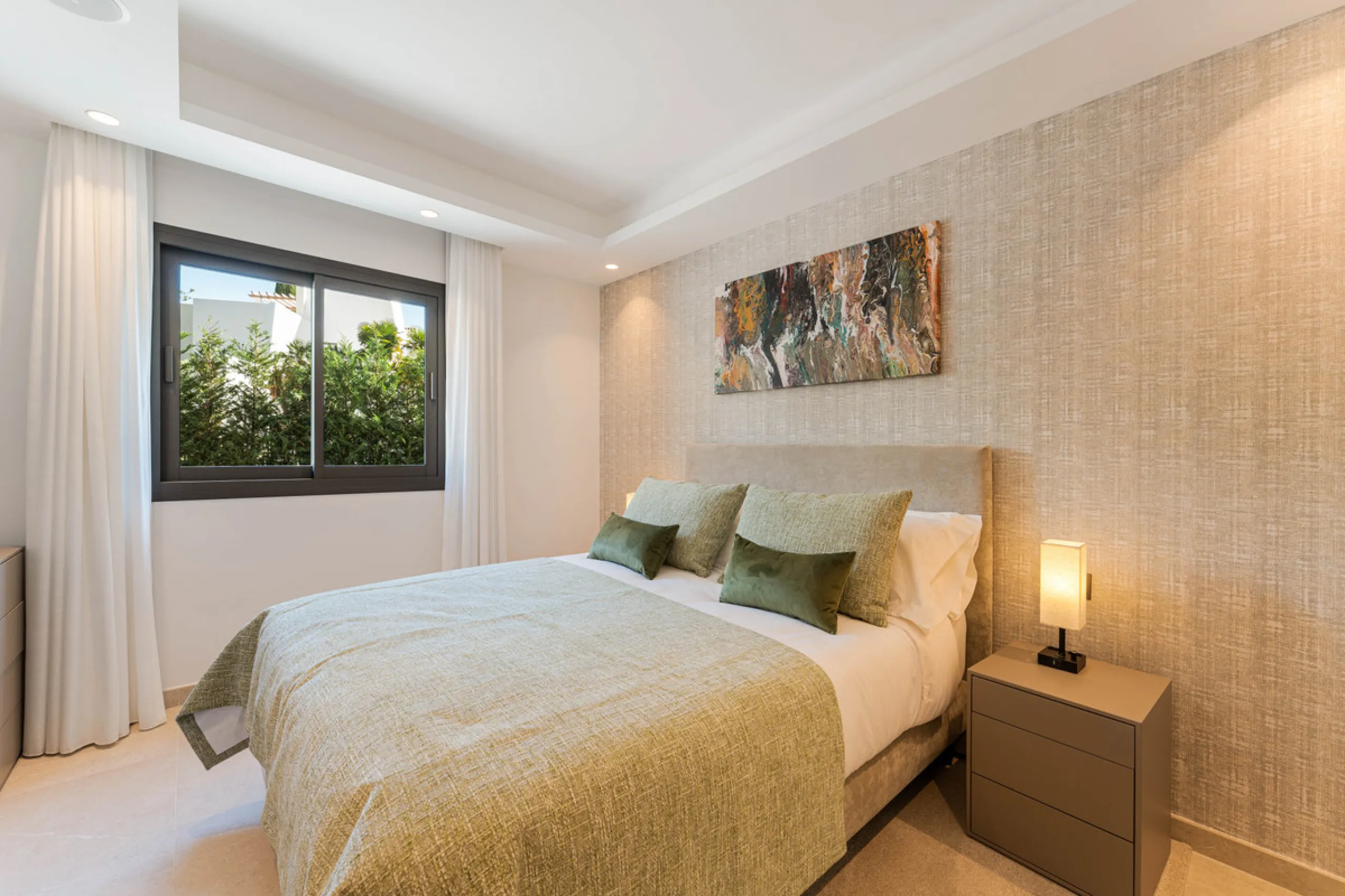 Elegant contemporary five bedroom villa for sale in the highly desirable neighbourhood of La Cerquilla, Nueva Andalucía. Renovated in 2025, this villa offers modern luxury living, functional design and elegant interior detailing.