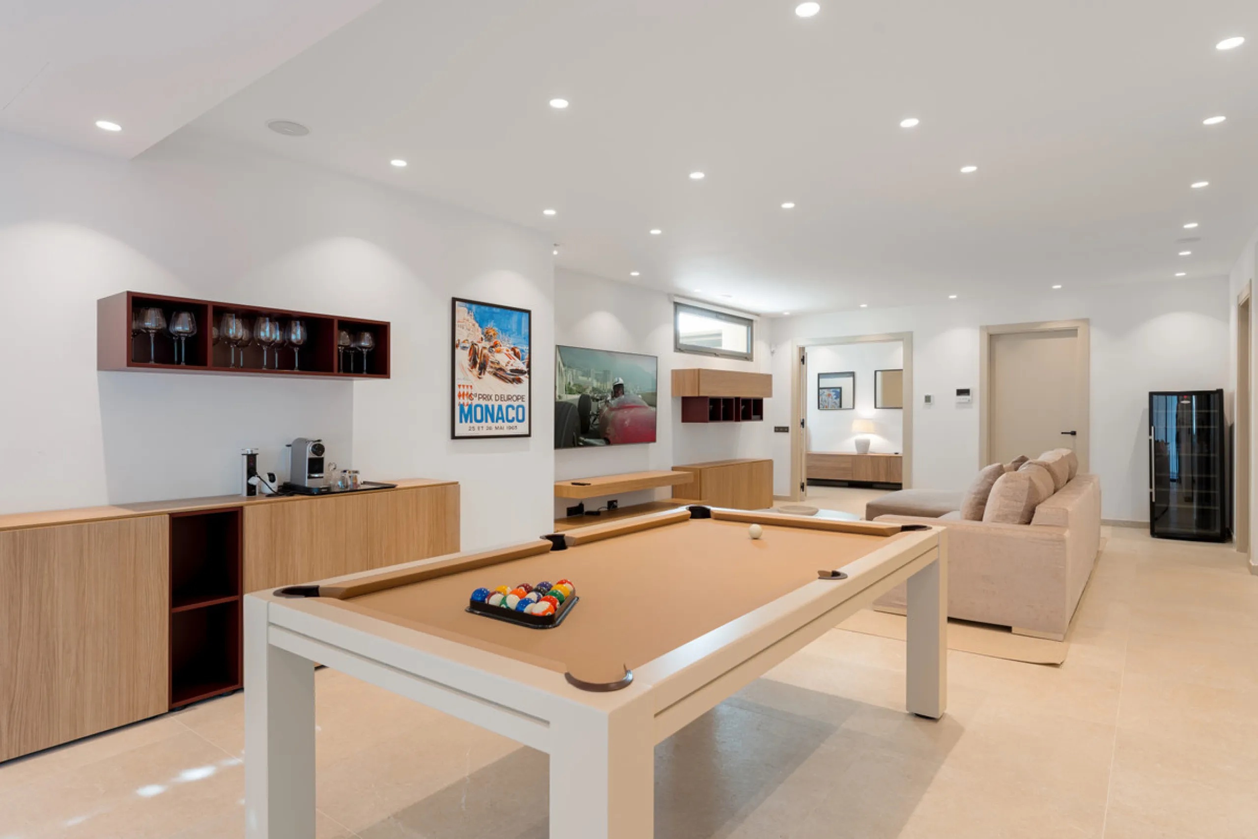 Elegant contemporary five bedroom villa for sale in the highly desirable neighbourhood of La Cerquilla, Nueva Andalucía. Renovated in 2025, this villa offers modern luxury living, functional design and elegant interior detailing.