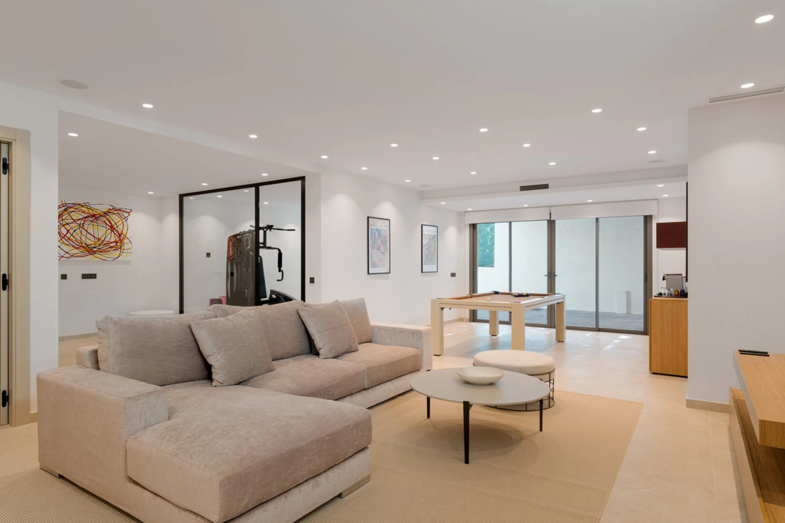 Elegant contemporary five bedroom villa for sale in the highly desirable neighbourhood of La Cerquilla, Nueva Andalucía. Renovated in 2025, this villa offers modern luxury living, functional design and elegant interior detailing.