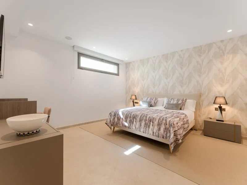 Elegant contemporary five bedroom villa for sale in the highly desirable neighbourhood of La Cerquilla, Nueva Andalucía. Renovated in 2025, this villa offers modern luxury living, functional design and elegant interior detailing.