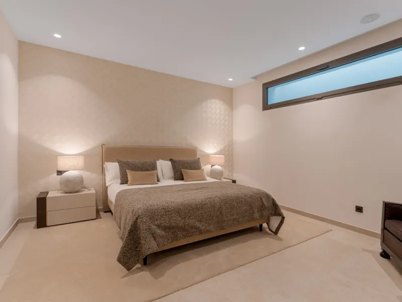 Elegant contemporary five bedroom villa for sale in the highly desirable neighbourhood of La Cerquilla, Nueva Andalucía. Renovated in 2025, this villa offers modern luxury living, functional design and elegant interior detailing.