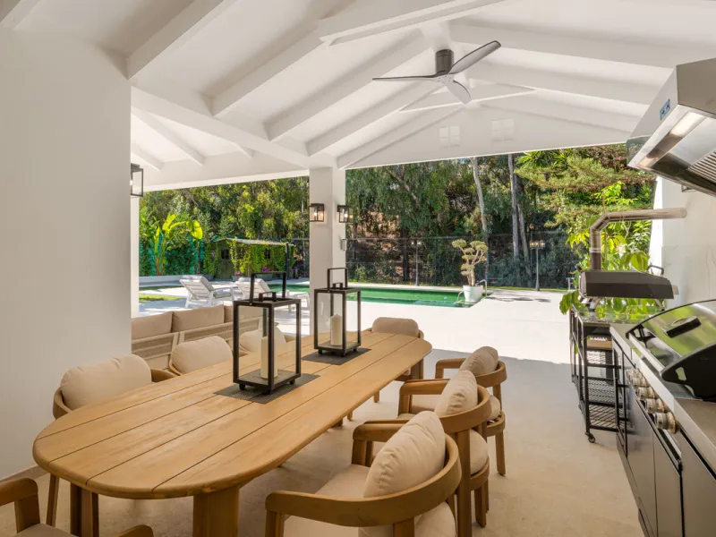 Elegant contemporary five bedroom villa for sale in the highly desirable neighbourhood of La Cerquilla, Nueva Andalucía. Renovated in 2025, this villa offers modern luxury living, functional design and elegant interior detailing.