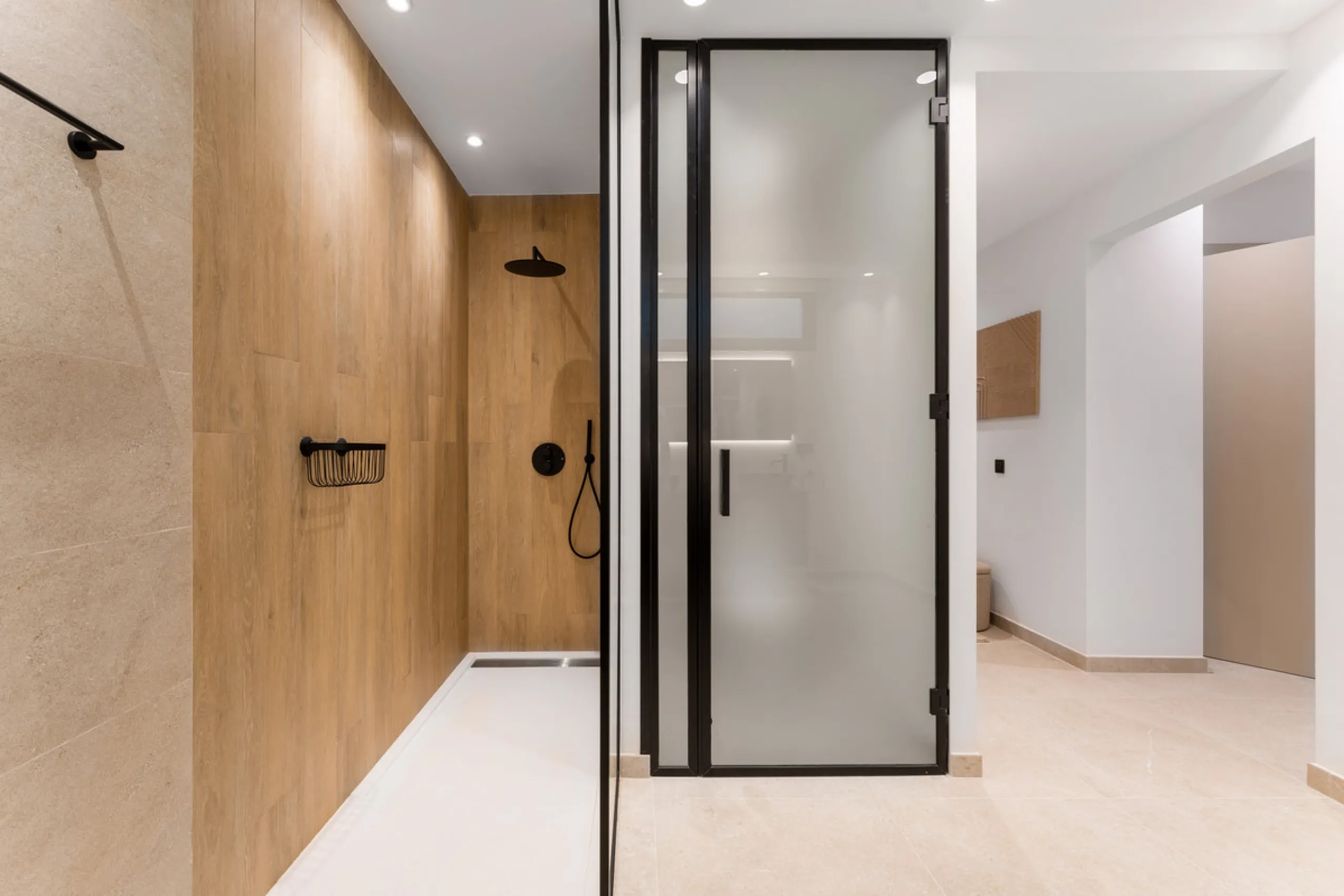 Elegant contemporary five bedroom villa for sale in the highly desirable neighbourhood of La Cerquilla, Nueva Andalucía. Renovated in 2025, this villa offers modern luxury living, functional design and elegant interior detailing.