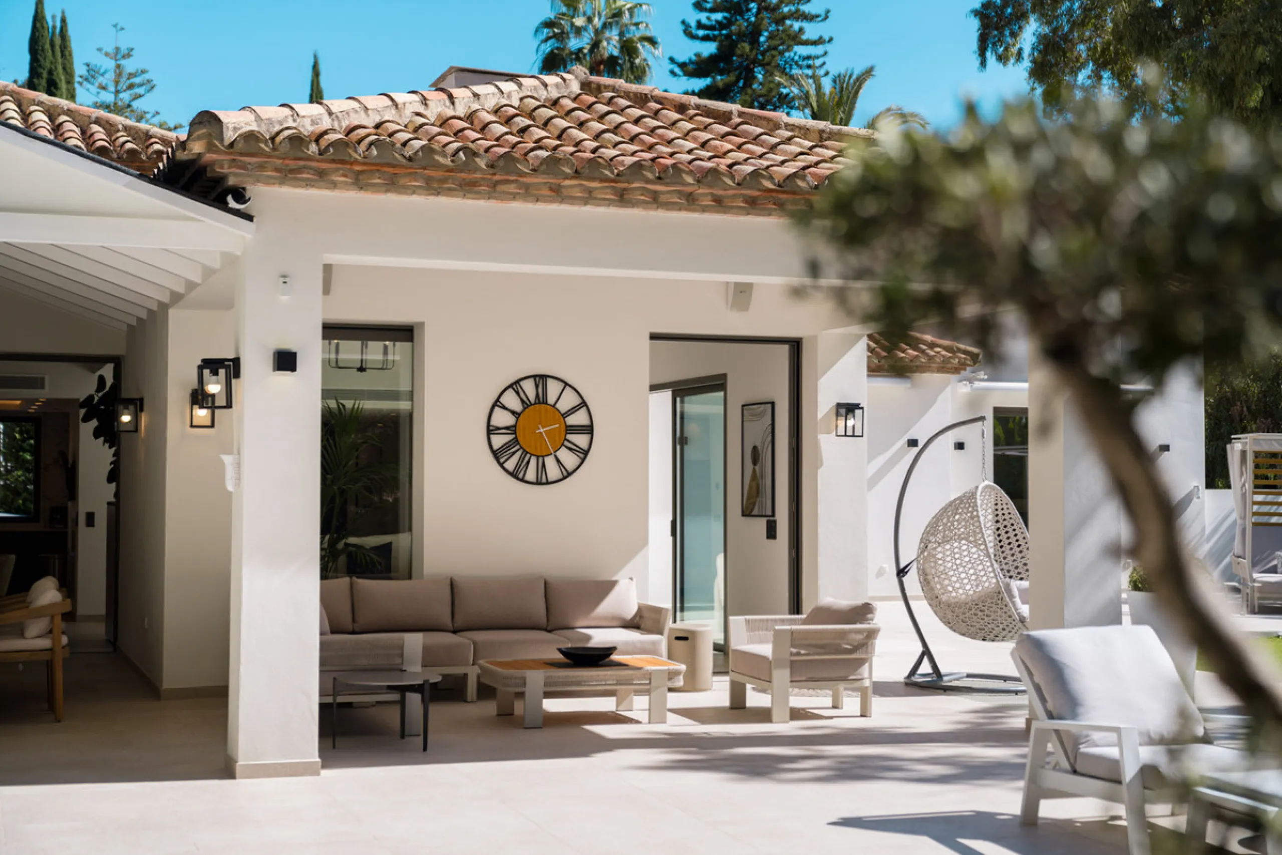 Elegant contemporary five bedroom villa for sale in the highly desirable neighbourhood of La Cerquilla, Nueva Andalucía. Renovated in 2025, this villa offers modern luxury living, functional design and elegant interior detailing.