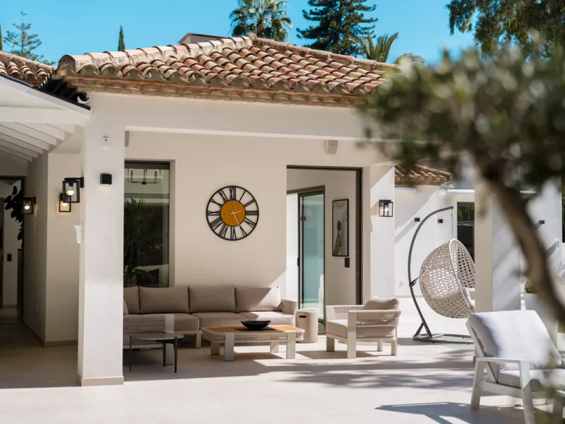 Elegant contemporary five bedroom villa for sale in the highly desirable neighbourhood of La Cerquilla, Nueva Andalucía. Renovated in 2025, this villa offers modern luxury living, functional design and elegant interior detailing.