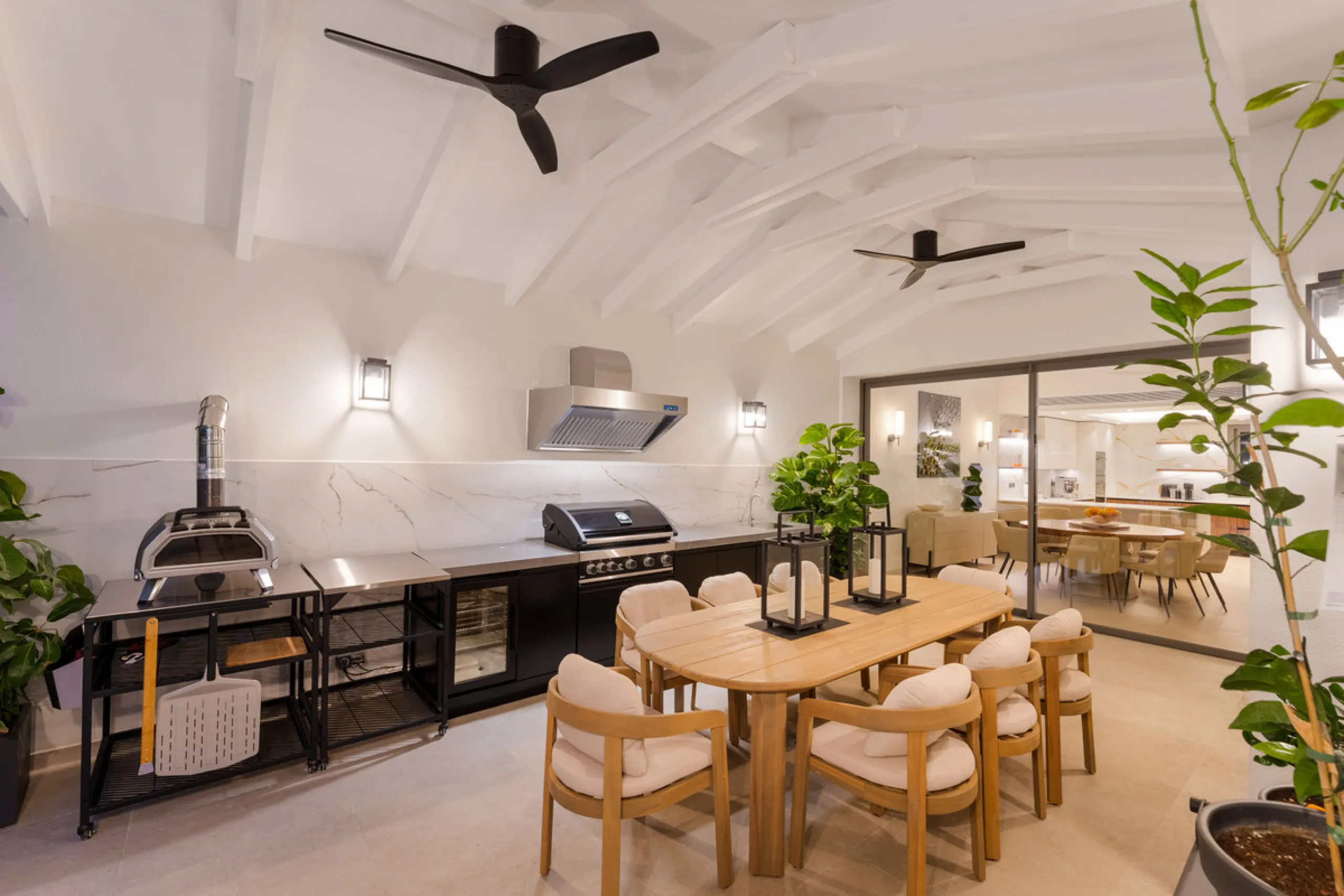 Elegant contemporary five bedroom villa for sale in the highly desirable neighbourhood of La Cerquilla, Nueva Andalucía. Renovated in 2025, this villa offers modern luxury living, functional design and elegant interior detailing.