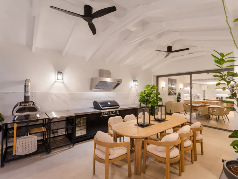 Elegant contemporary five bedroom villa for sale in the highly desirable neighbourhood of La Cerquilla, Nueva Andalucía. Renovated in 2025, this villa offers modern luxury living, functional design and elegant interior detailing.