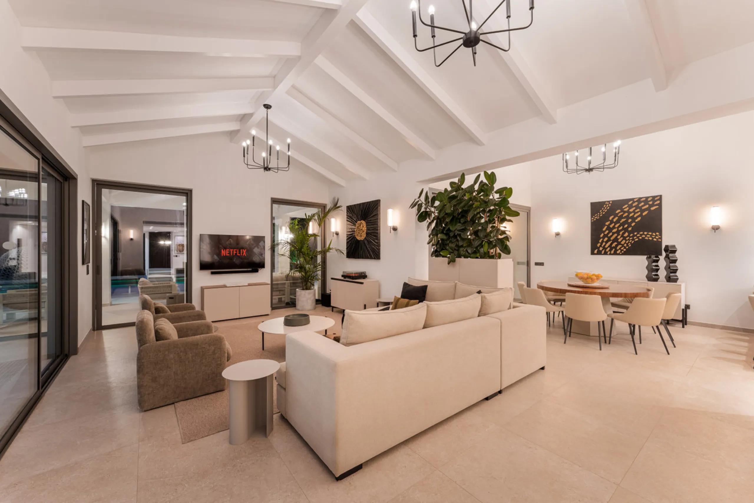 Elegant contemporary five bedroom villa for sale in the highly desirable neighbourhood of La Cerquilla, Nueva Andalucía. Renovated in 2025, this villa offers modern luxury living, functional design and elegant interior detailing.