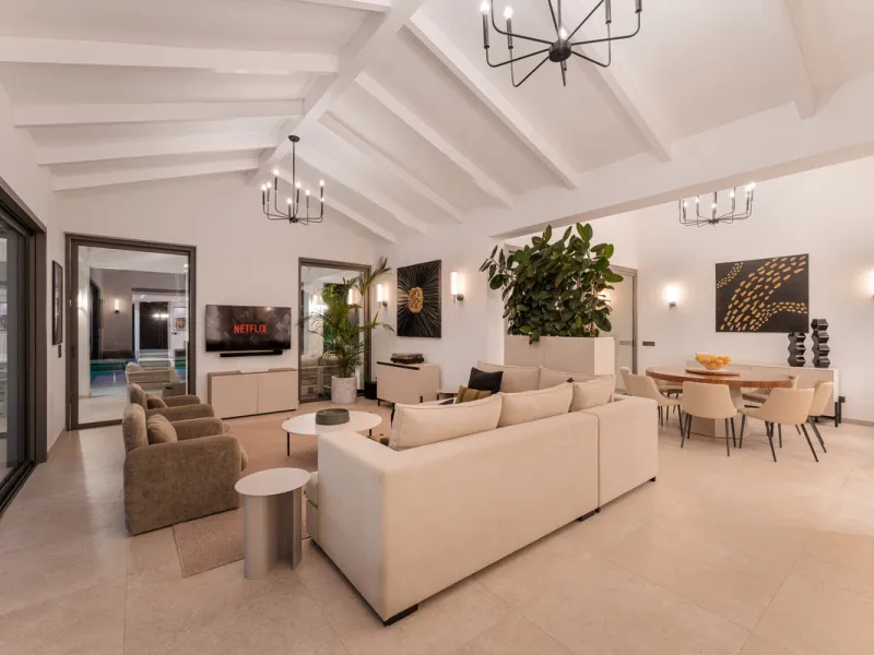 Elegant contemporary five bedroom villa for sale in the highly desirable neighbourhood of La Cerquilla, Nueva Andalucía. Renovated in 2025, this villa offers modern luxury living, functional design and elegant interior detailing.