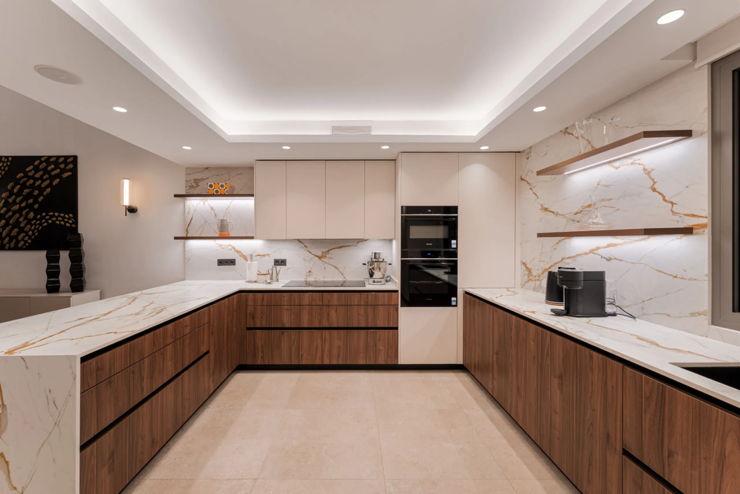 Elegant contemporary five bedroom villa for sale in the highly desirable neighbourhood of La Cerquilla, Nueva Andalucía. Renovated in 2025, this villa offers modern luxury living, functional design and elegant interior detailing.