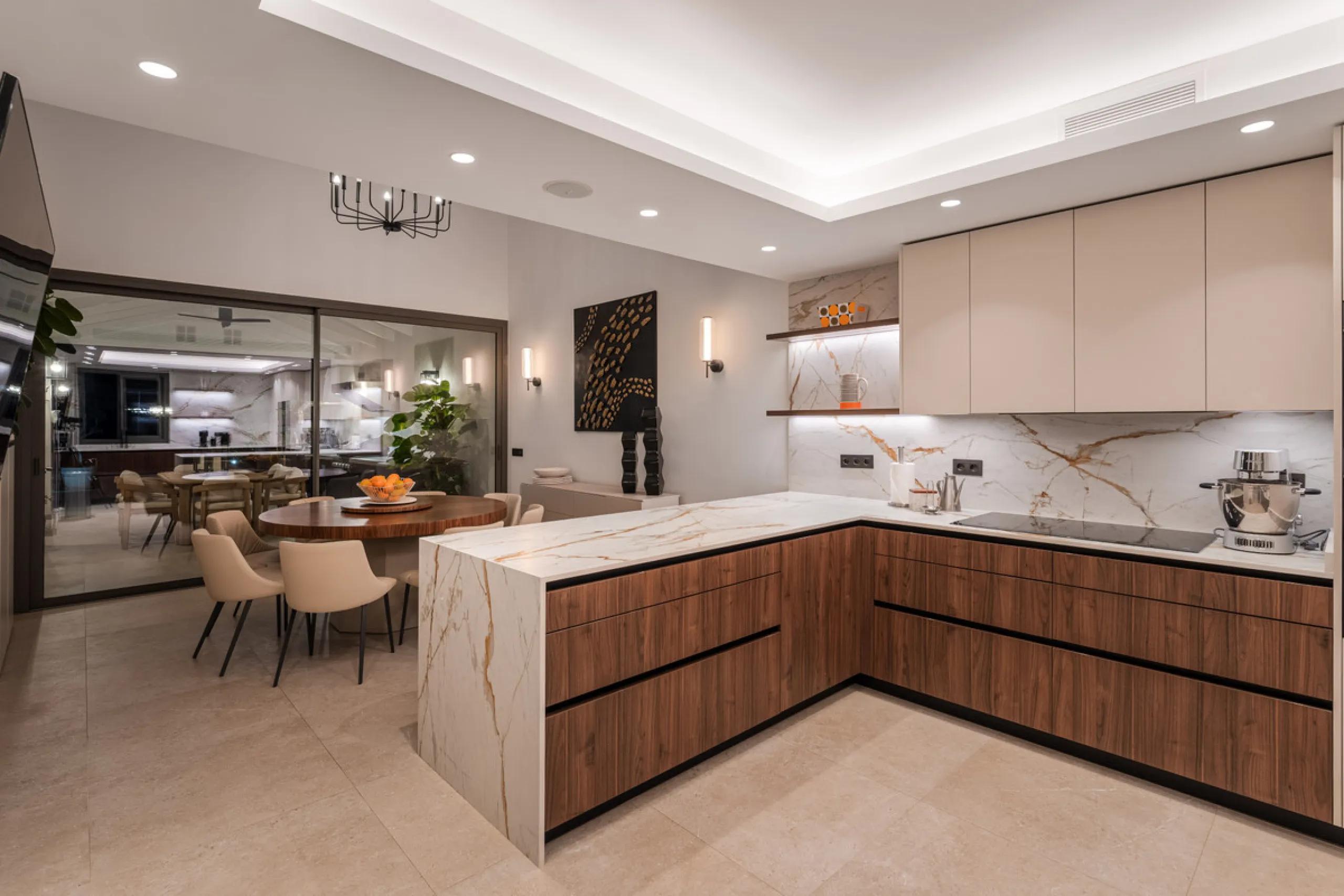 Elegant contemporary five bedroom villa for sale in the highly desirable neighbourhood of La Cerquilla, Nueva Andalucía. Renovated in 2025, this villa offers modern luxury living, functional design and elegant interior detailing.