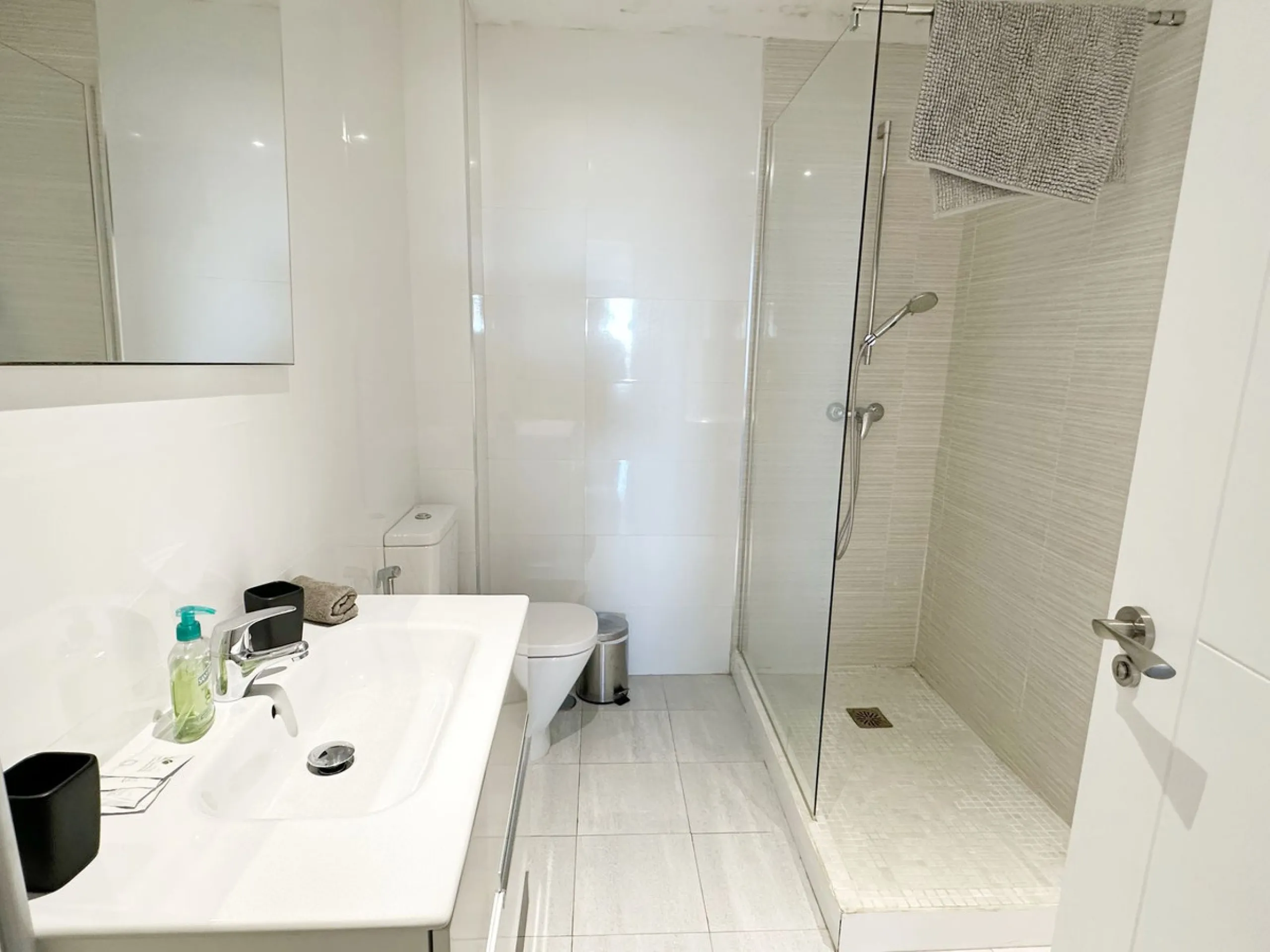 Ground Floor Apartment with Spacious Terrace, South-East Orientation, Mountain Views & Partial Sea View.
