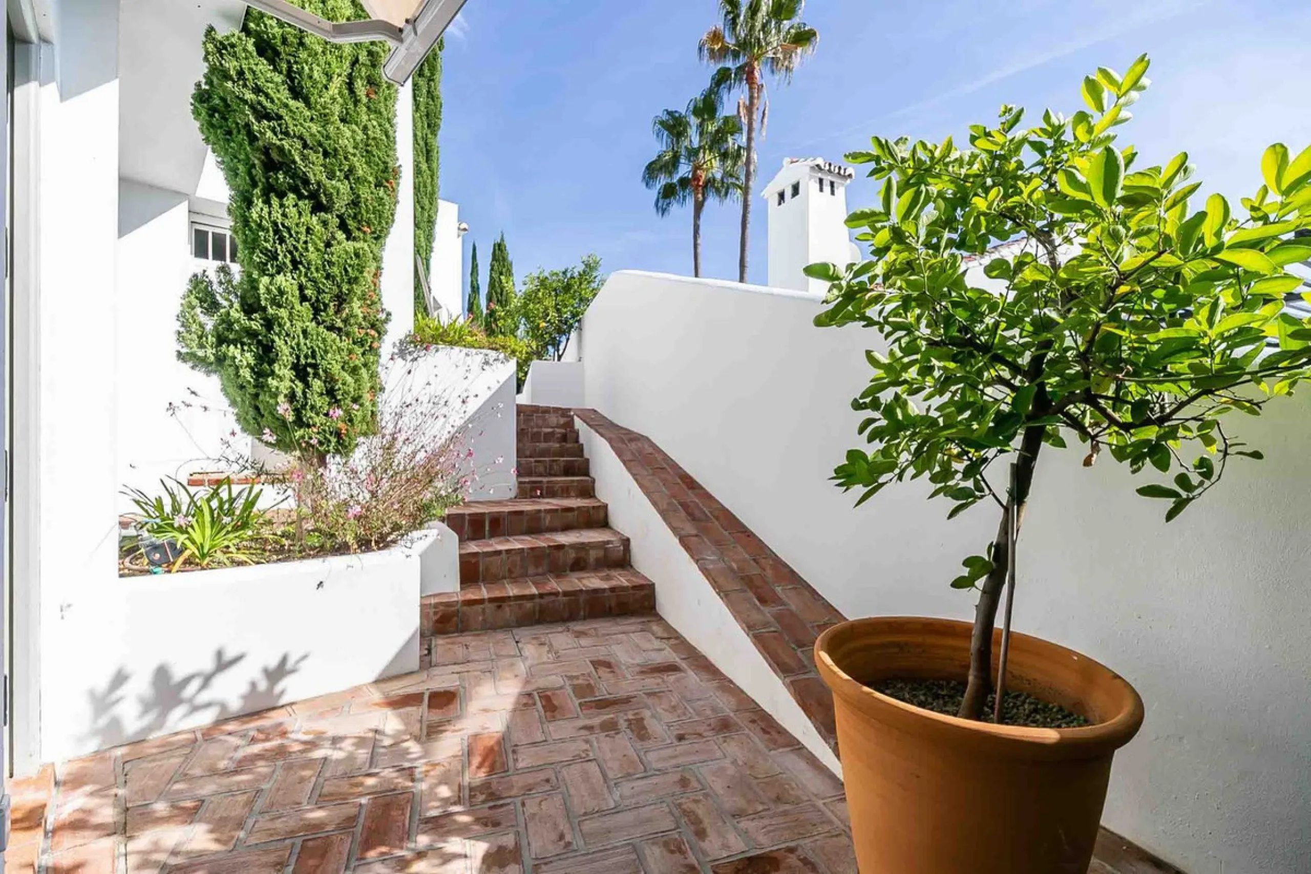 Mediterranean Luxury with Independent Andalusian Guest House – La Capellanía, Benalmádena