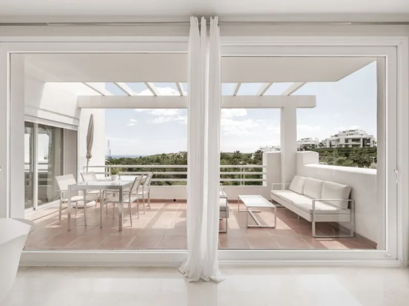 Located in the first phase of the gated Alcazaba Lagoon development, this bright and inviting first-floor apartment delivers an immediate sense of relaxation. The community enjoys a privileged setting just a short drive from Estepona centre, the beach, an