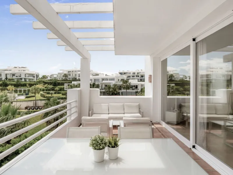 Located in the first phase of the gated Alcazaba Lagoon development, this bright and inviting first-floor apartment delivers an immediate sense of relaxation. The community enjoys a privileged setting just a short drive from Estepona centre, the beach, an
