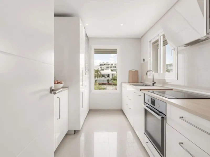 Located in the first phase of the gated Alcazaba Lagoon development, this bright and inviting first-floor apartment delivers an immediate sense of relaxation. The community enjoys a privileged setting just a short drive from Estepona centre, the beach, an