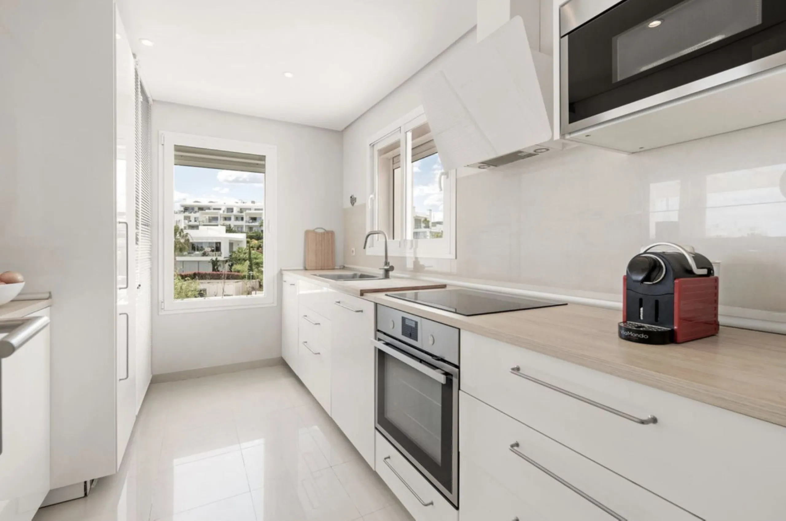 Located in the first phase of the gated Alcazaba Lagoon development, this bright and inviting first-floor apartment delivers an immediate sense of relaxation. The community enjoys a privileged setting just a short drive from Estepona centre, the beach, an