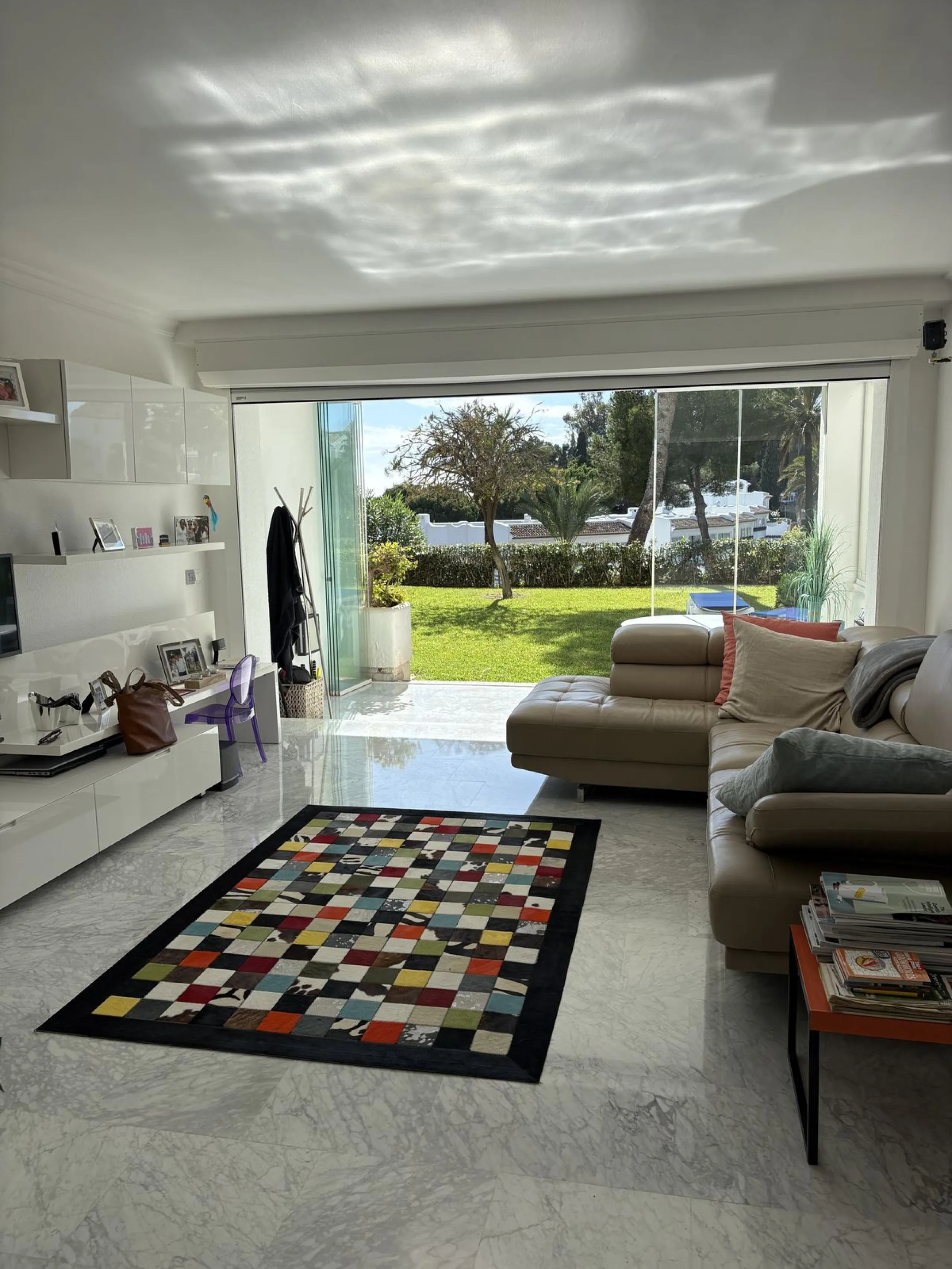 Beautiful ground floor apartment with its own garden and SEA VIEWS, an ideal place to enjoy holidays!