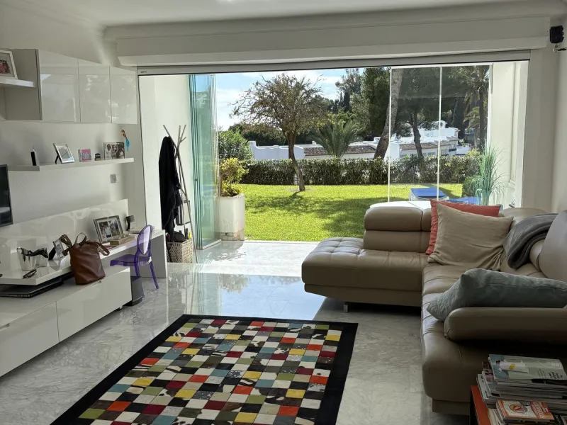Beautiful ground floor apartment with its own garden and SEA VIEWS, an ideal place to enjoy holidays!