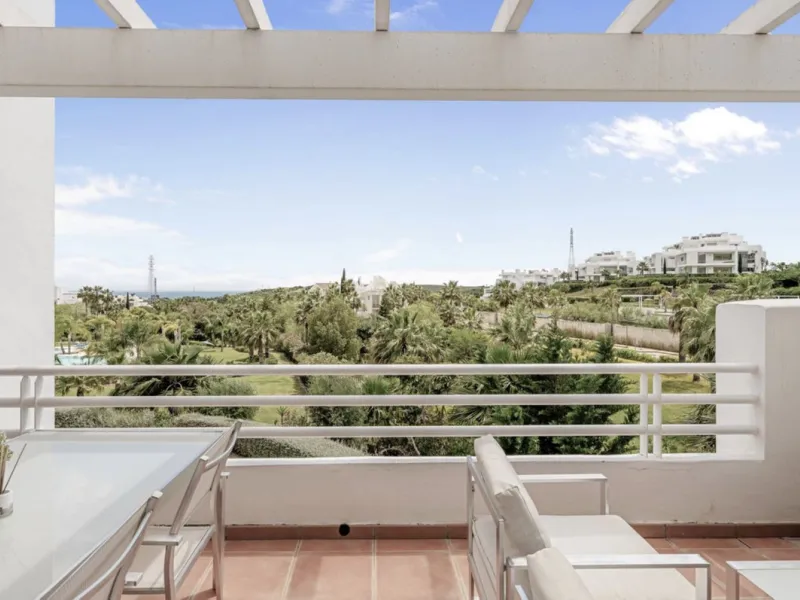 Located in the first phase of the gated Alcazaba Lagoon development, this bright and inviting first-floor apartment delivers an immediate sense of relaxation. The community enjoys a privileged setting just a short drive from Estepona centre, the beach, an