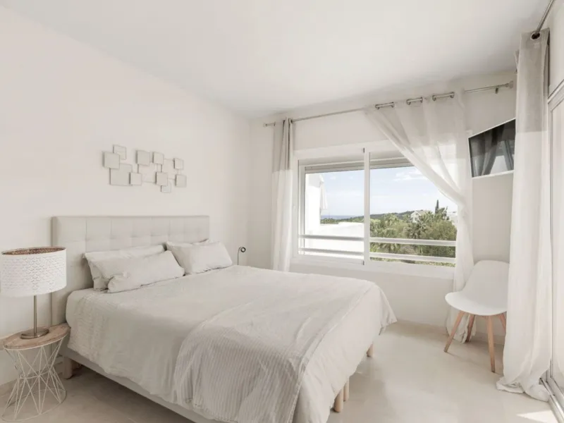 Located in the first phase of the gated Alcazaba Lagoon development, this bright and inviting first-floor apartment delivers an immediate sense of relaxation. The community enjoys a privileged setting just a short drive from Estepona centre, the beach, an