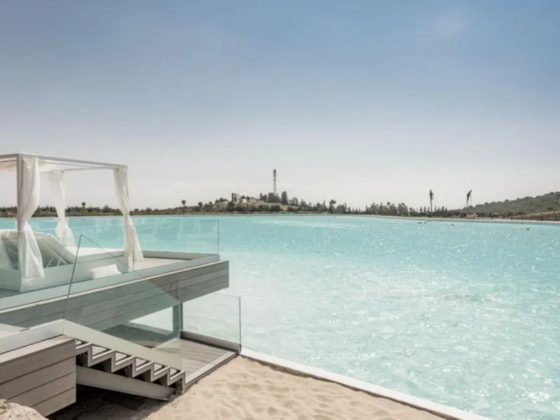 Located in the first phase of the gated Alcazaba Lagoon development, this bright and inviting first-floor apartment delivers an immediate sense of relaxation. The community enjoys a privileged setting just a short drive from Estepona centre, the beach, an