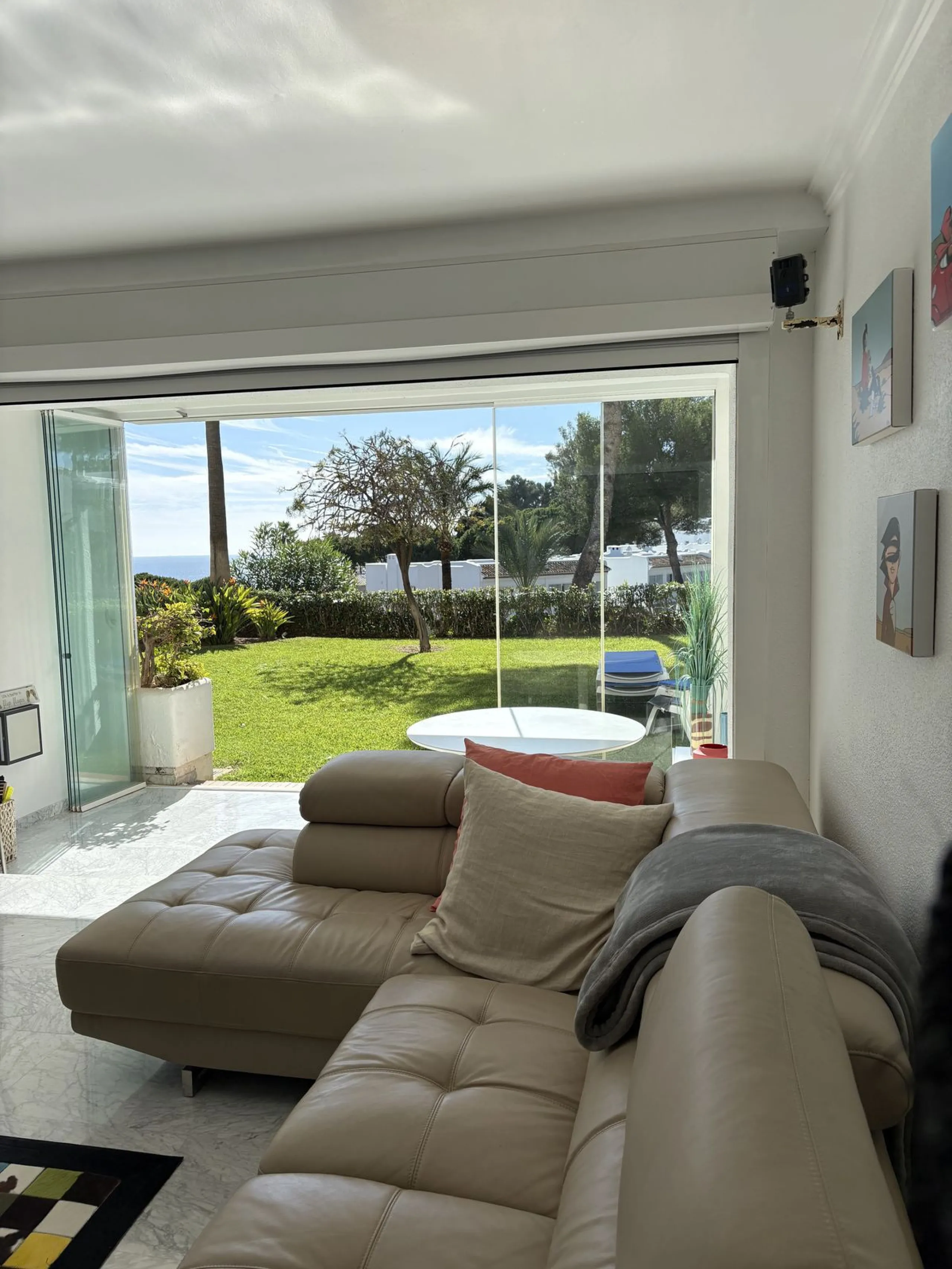 Beautiful ground floor apartment with its own garden and SEA VIEWS, an ideal place to enjoy holidays!