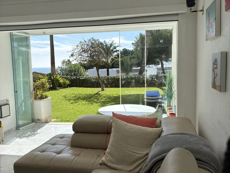 Beautiful ground floor apartment with its own garden and SEA VIEWS, an ideal place to enjoy holidays!
